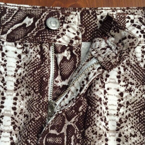 NWOT Topshop Moto Brown Snakeskin print denim skirt. Size 6, Brown, Tan, White - Picture 9 of 9